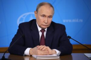 Russia, Putin apre a tregua con ritiro ucraino da regioni annesse. Kiev: “E’ una farsa”