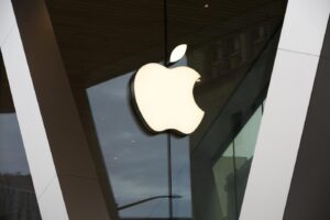 Ue contro Apple: “App Store impedisce uso canali alternativi”