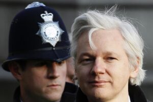 Julian Assange libero: patteggiamento con gli Usa